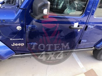 Estribos laterales electricos Jeep Wrangler JL 4 puertas